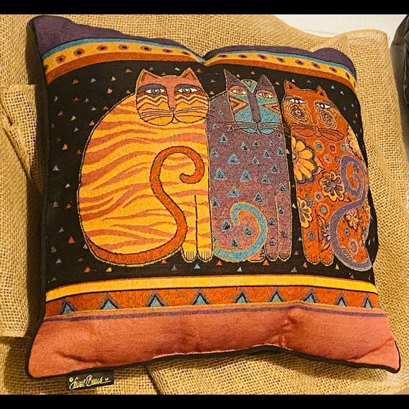 Laurel Burch Pillow in excellent condition - Picture 3 of 3